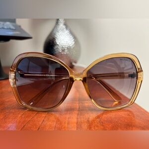 Tommy Hilfiger Mantis Sunglasses
WP OL507 58x16 137